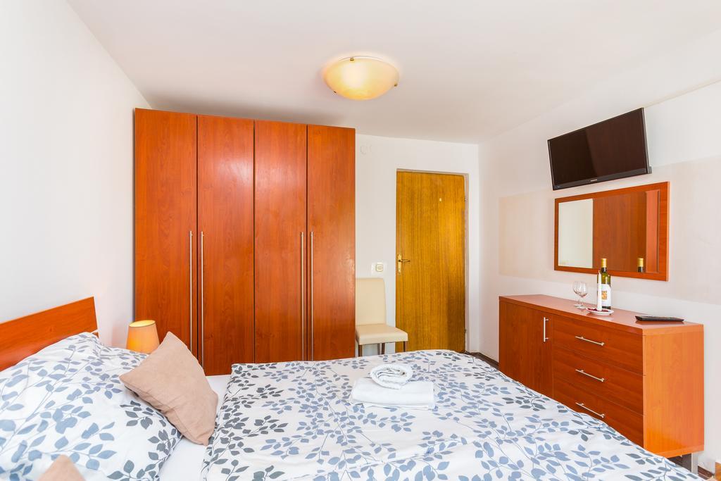 Bed & Breakfast La Fontana เมดูลิน ภายนอก รูปภาพ