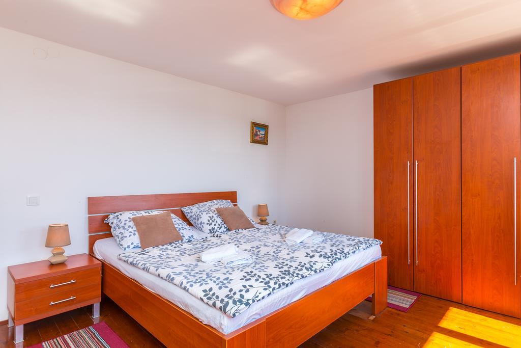 Bed & Breakfast La Fontana เมดูลิน ภายนอก รูปภาพ